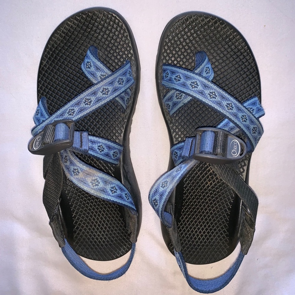 LIKE NEW BLUE CHACOS SIZE 7